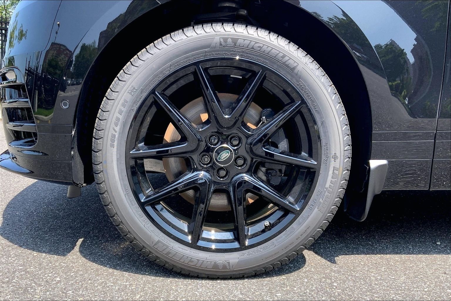 New 2026 Santorini Black Land Rover Dynamic SE image 11