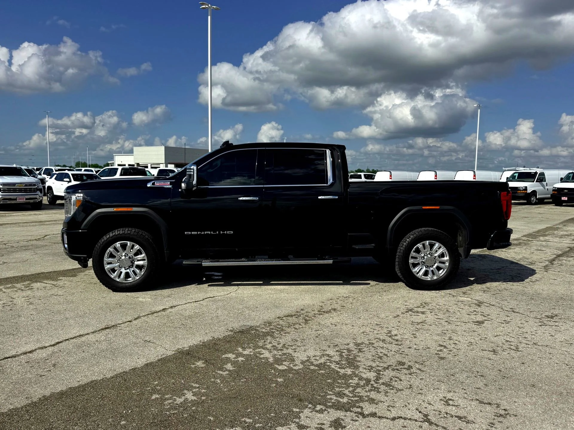 Used 2022 Onyx Black GMC Denali image 10