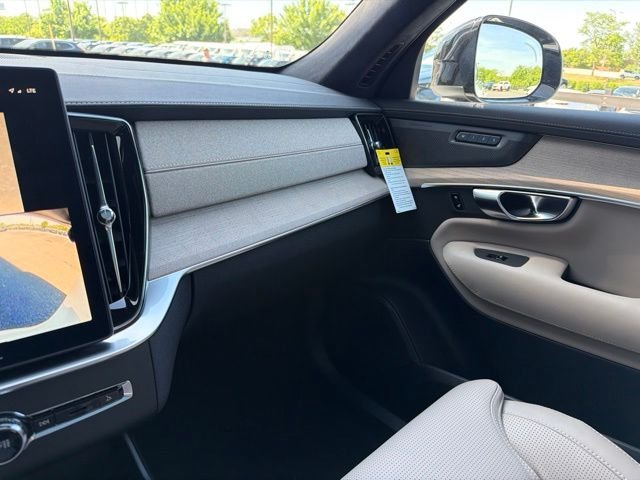 New 2026 White Volvo T8 Ultra image 23