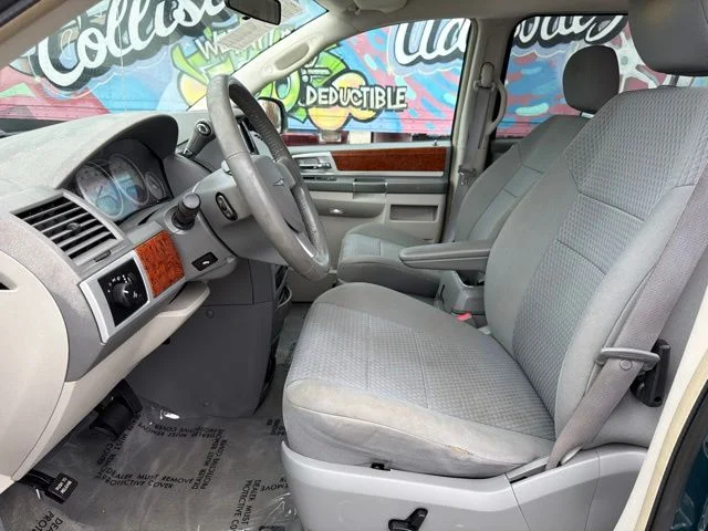 Used 2009 Green Chrysler Touring image 14