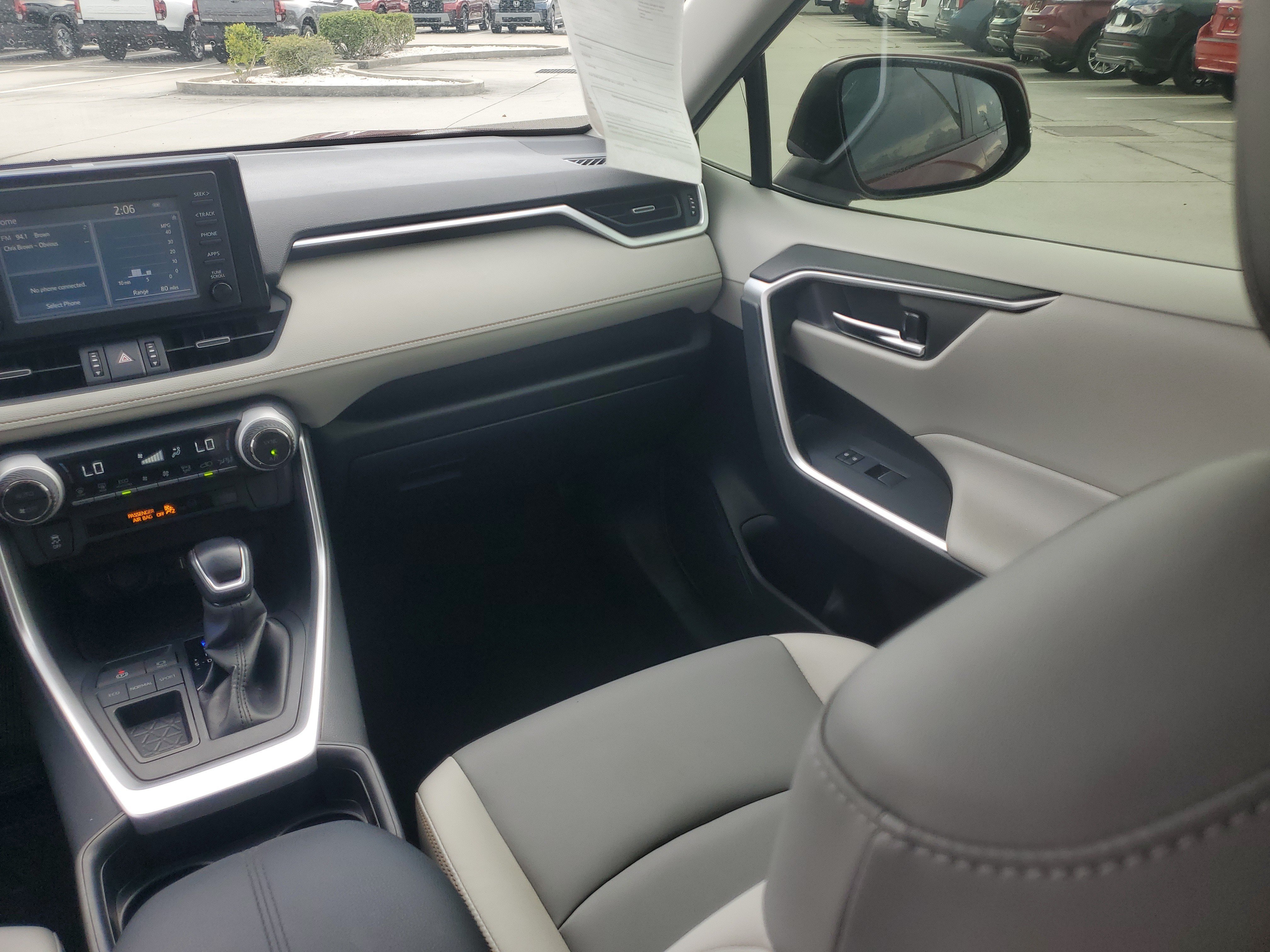 Used 2019 Pearl Toyota XLE Premium image 20