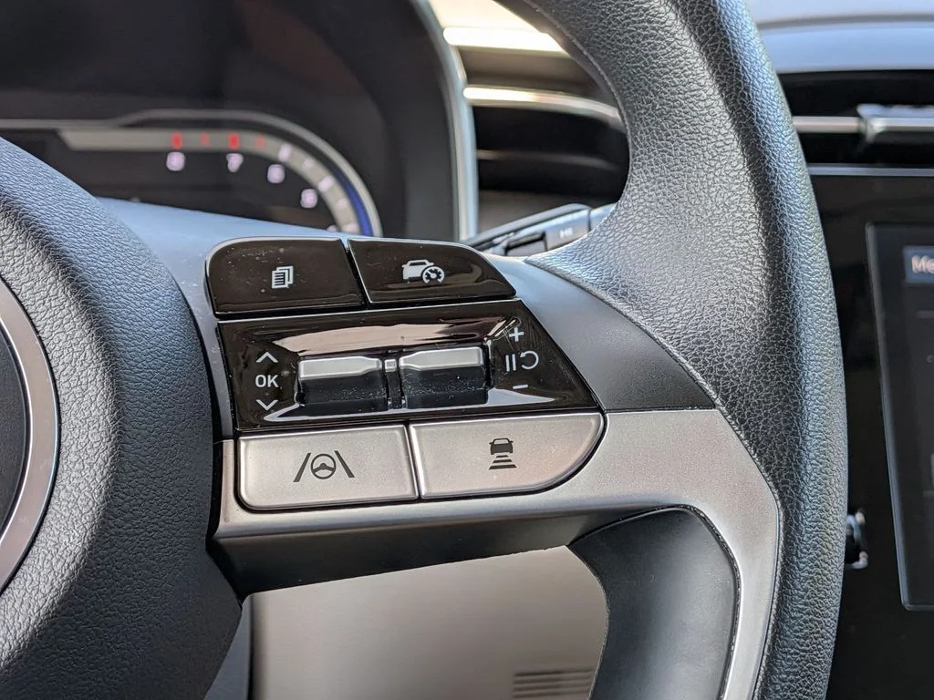 Used 2023 Silver Hyundai SEL image 16