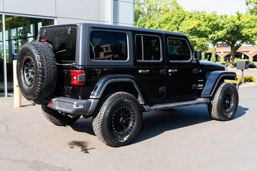 Used 2018 Black Jeep Unlimited Sahara image 6