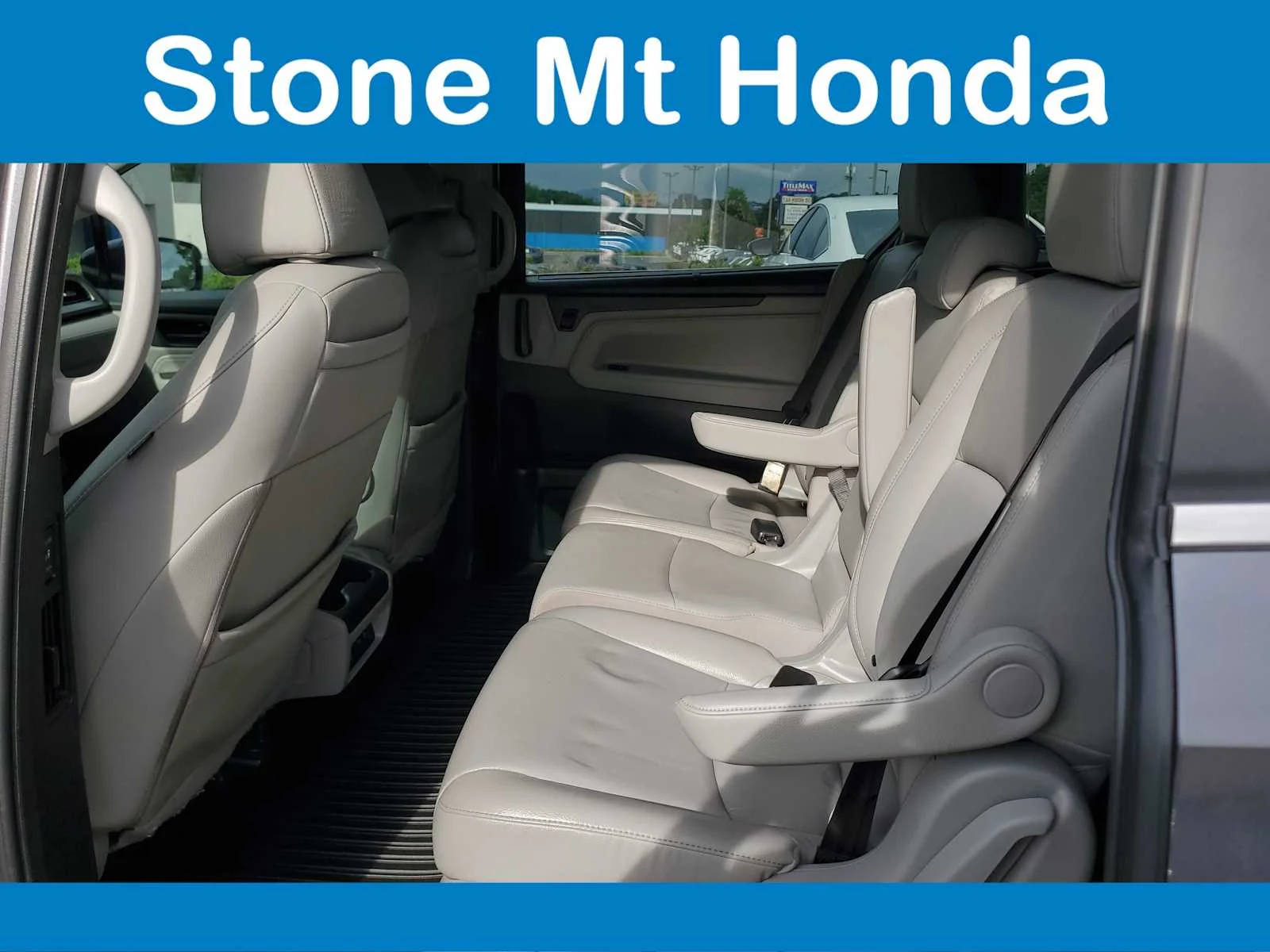 Used 2019 Modern Steel Metallic Honda Touring image 12