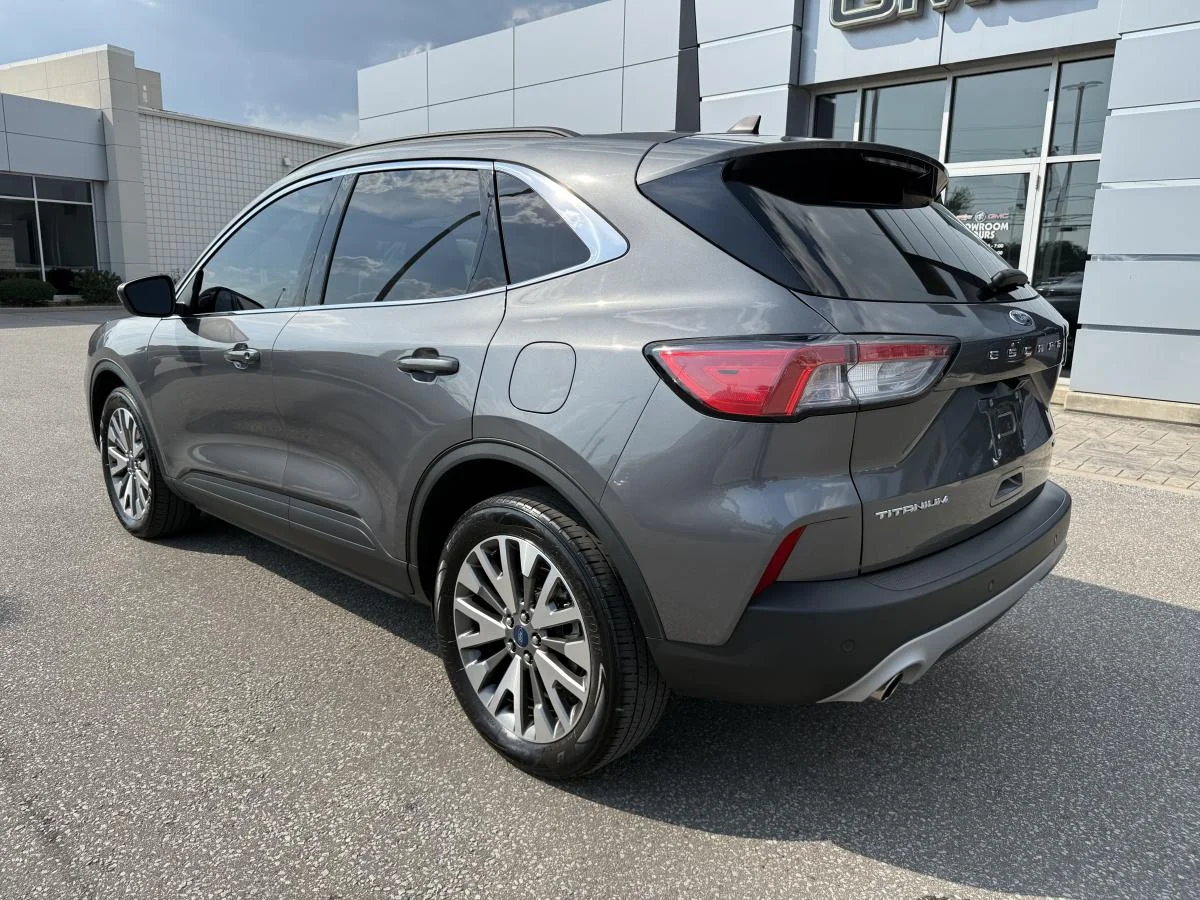 Used 2022 Grey Ford Titanium Awd image 3
