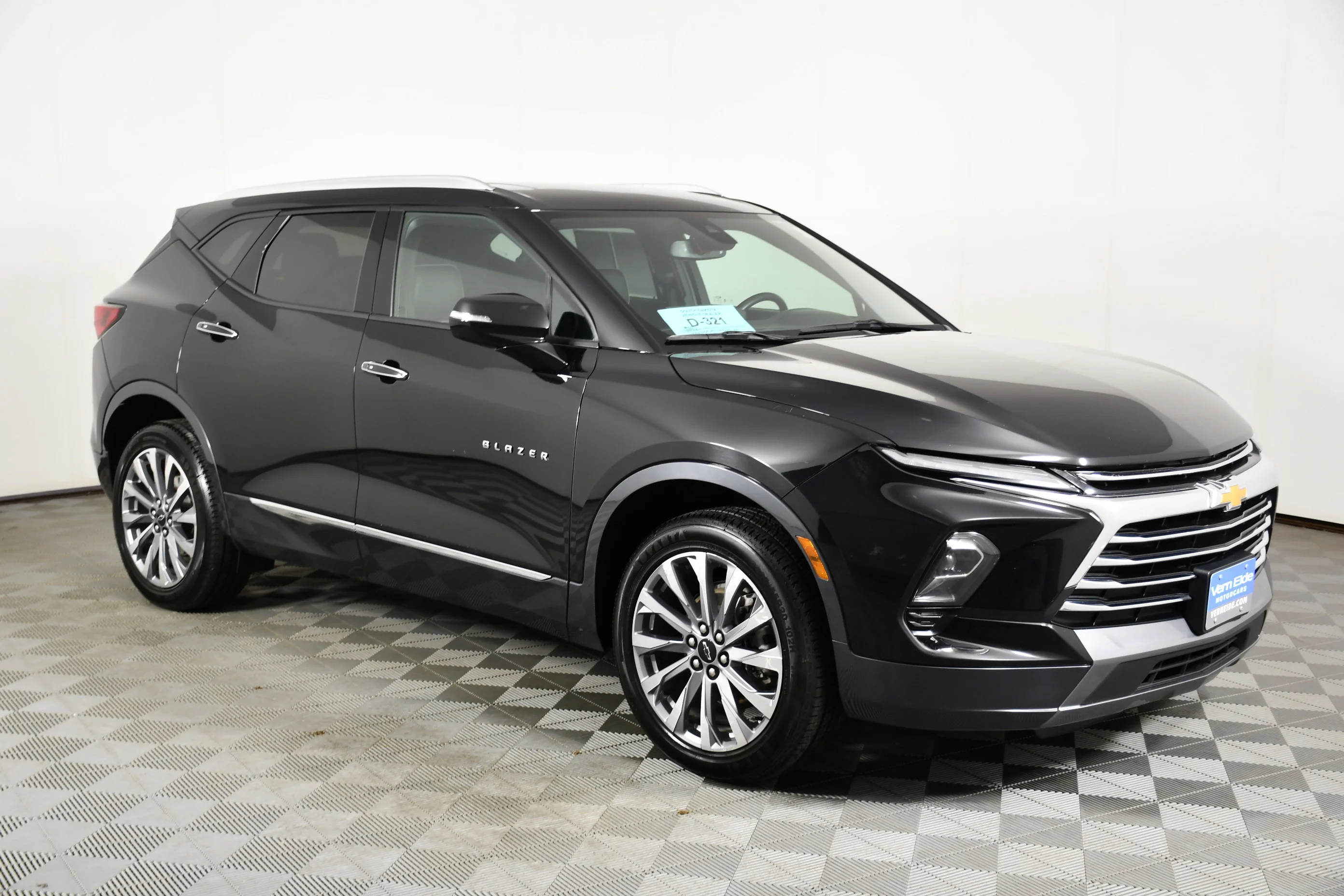 Used 2024 Black Chevrolet Premier image 4