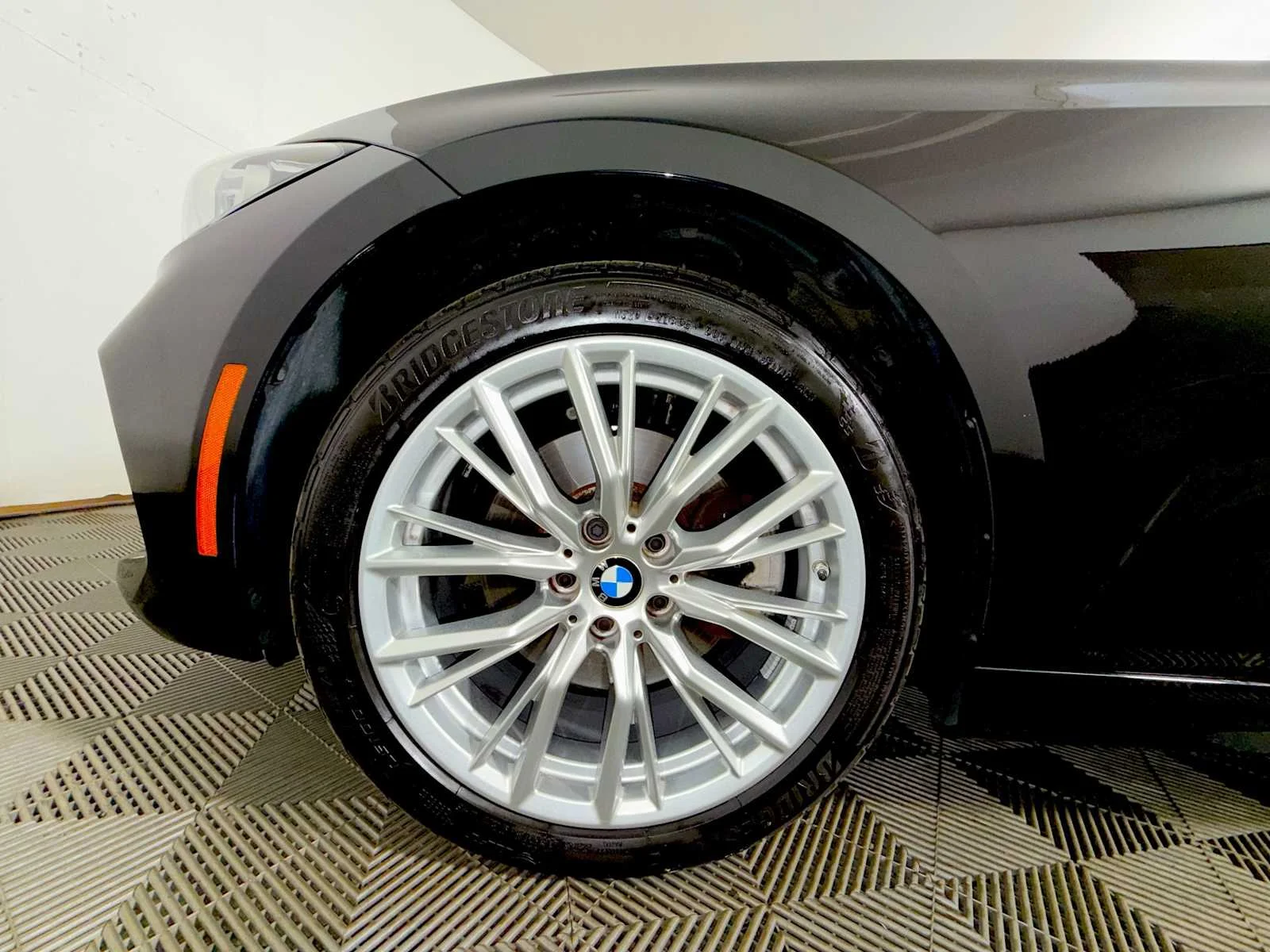 2024 BMW 3 Series 330i - Photo 8