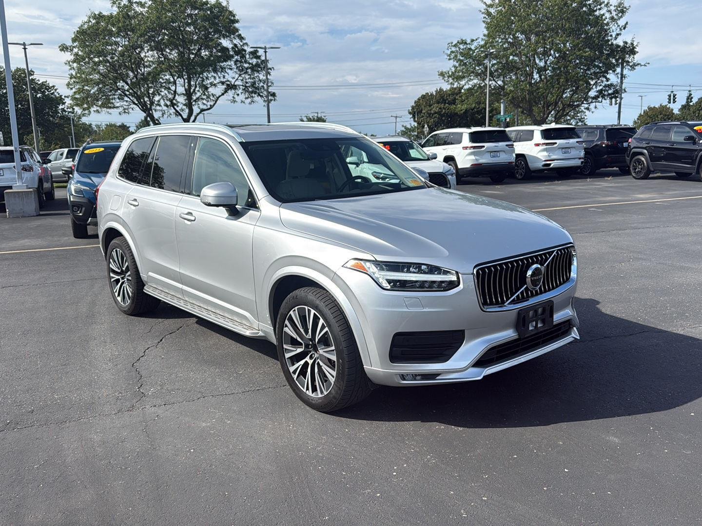 Used 2021 Bright Silver Metallic Volvo Momentum image 11