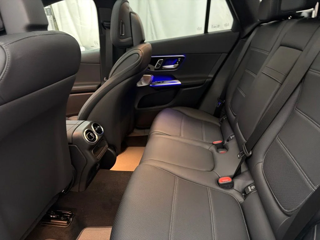New 2027 White Mercedes-Benz GLC 300 image 19