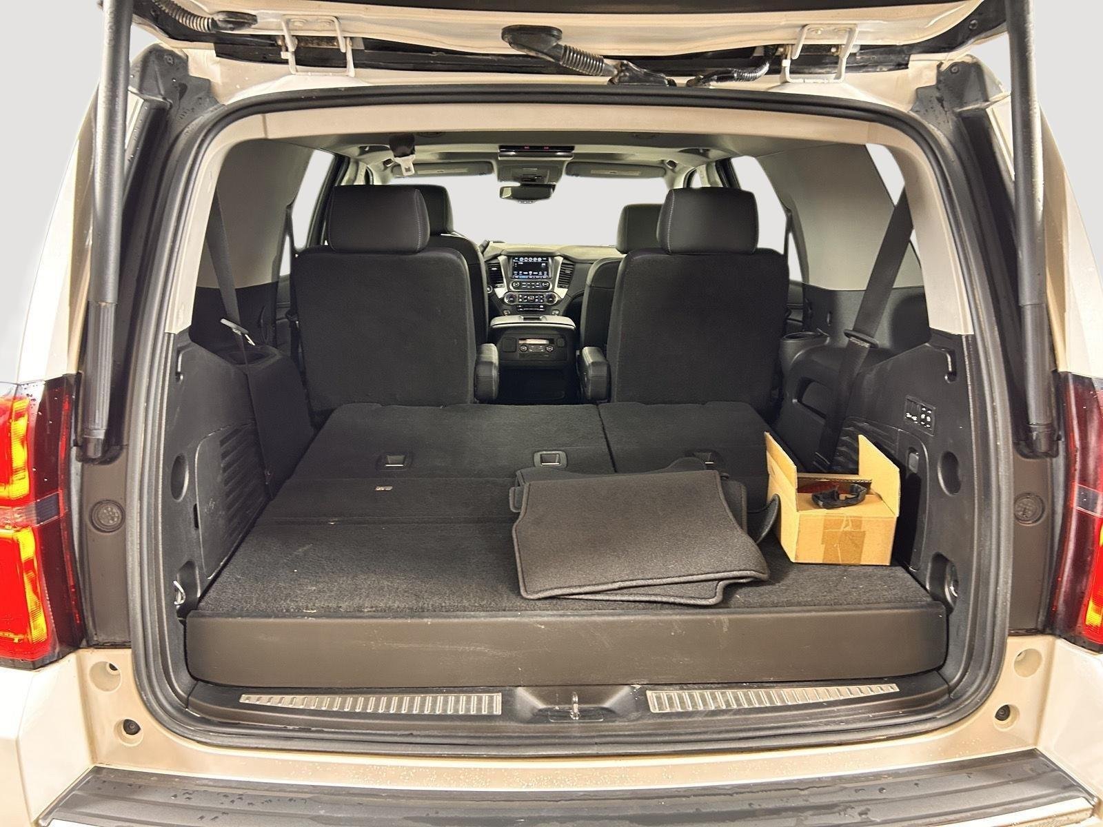 Used 2019 Iridescent Pearl Tricoat Chevrolet Premier image 9