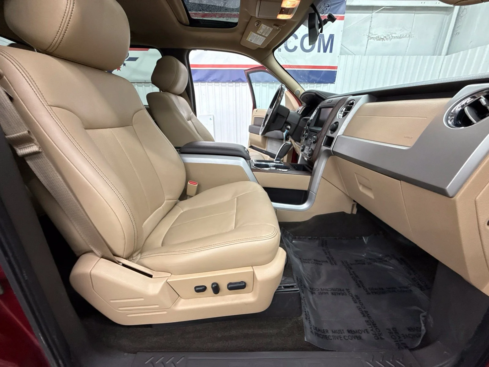 Used 2014 Beige Ford Lariat image 24