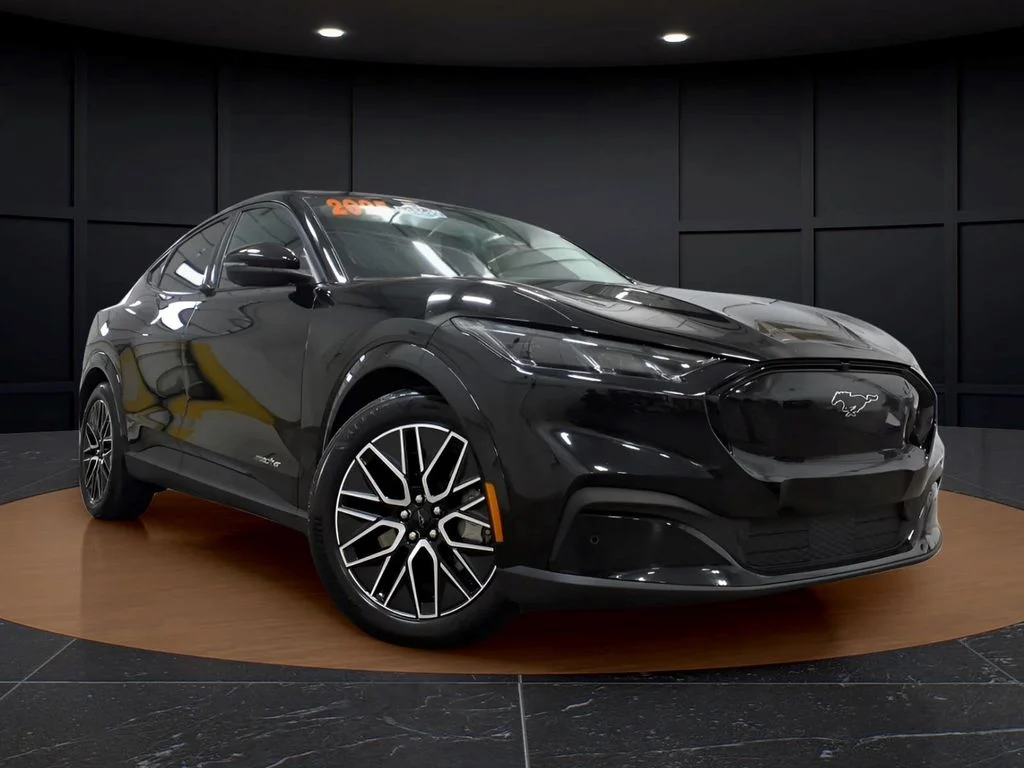 2025 Ford Mustang-Mach-e Premium's photo