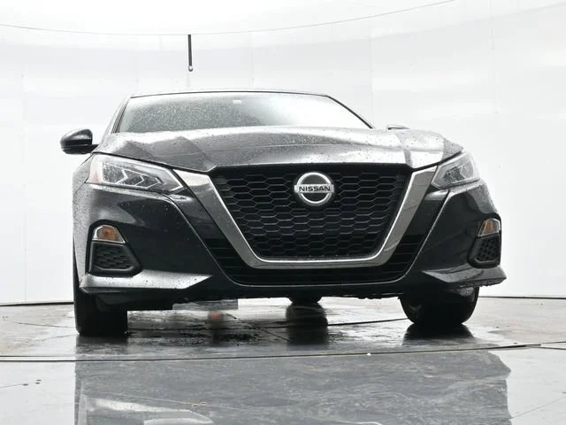 Used 2019 Super Black Nissan 2.5 SR image 10
