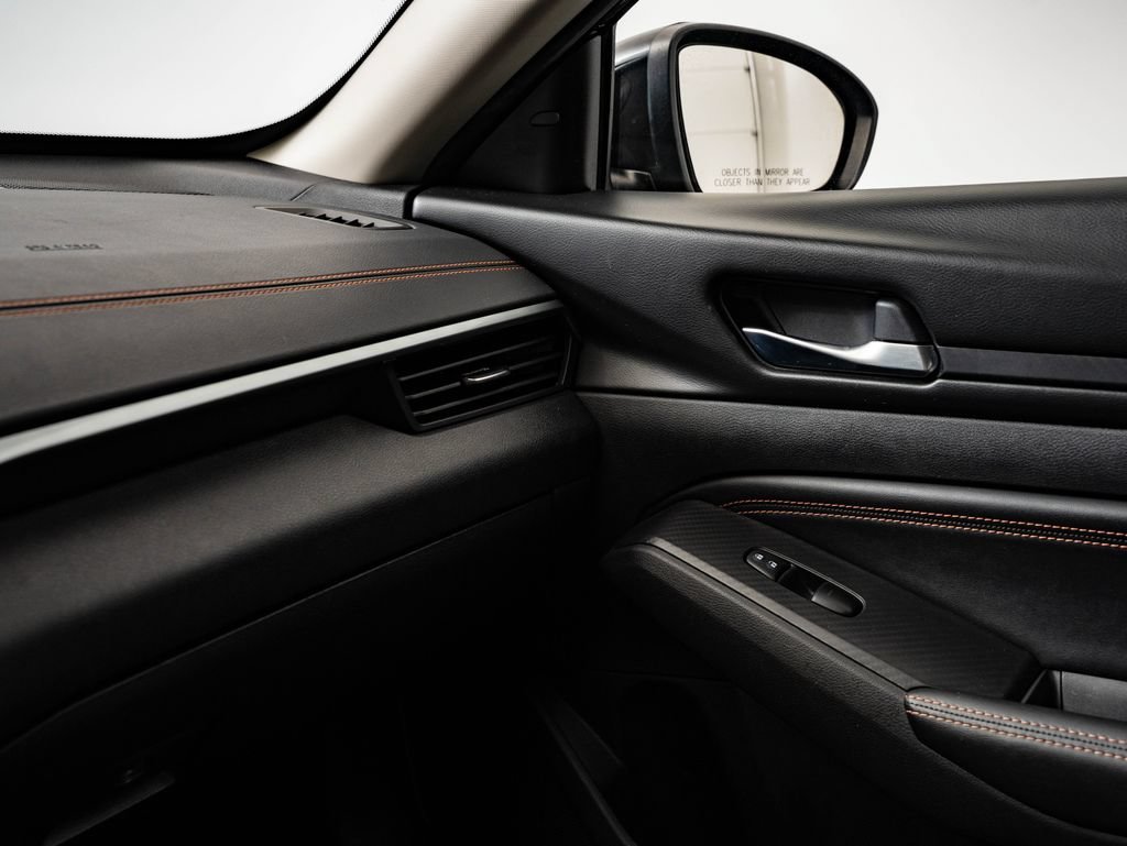 Used 2019 Super Black Nissan 2.5 SR image 36