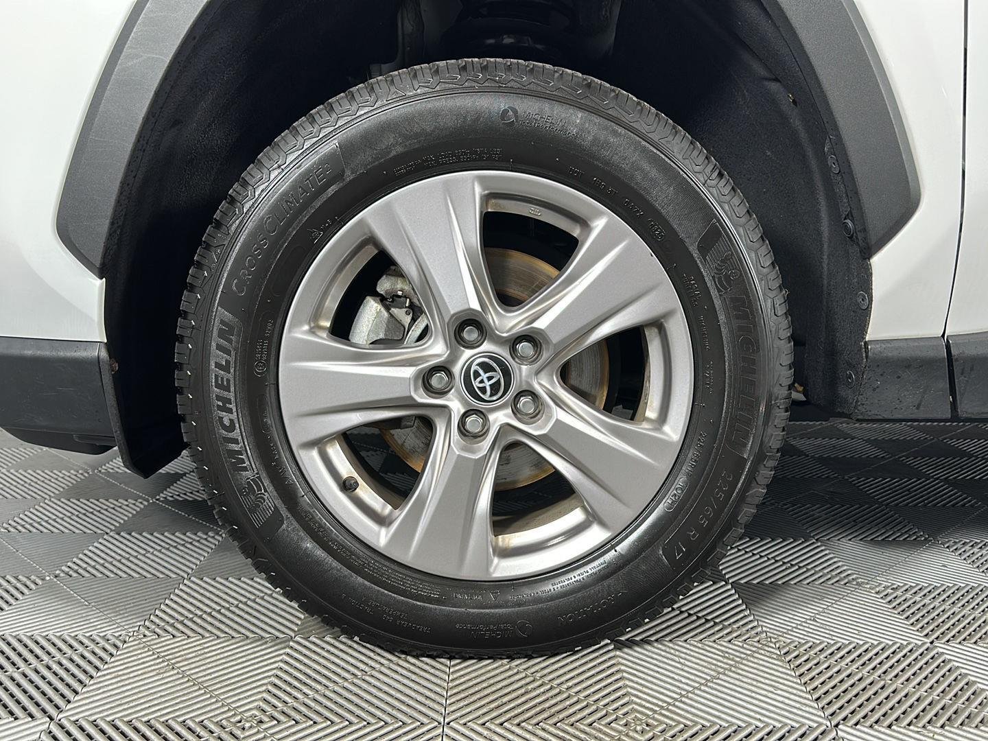 Used 2022 White Toyota XLE image 12