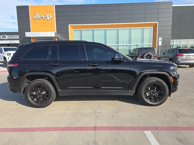Used 2025 Black Jeep Altitude X image 4