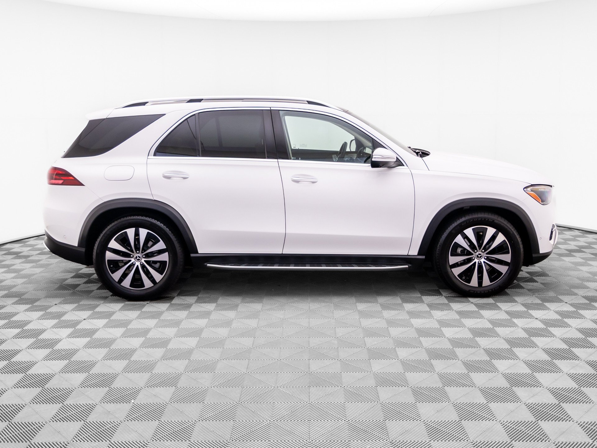 Used 2025  Mercedes-Benz GLE 350 image 6