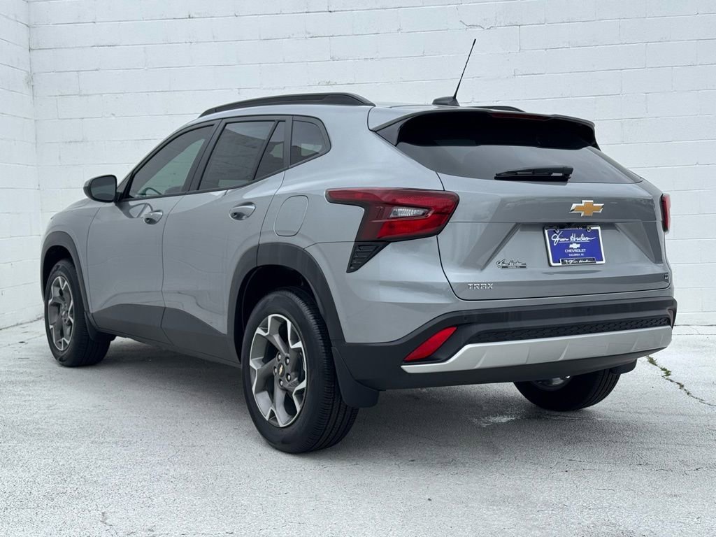 2025 Chevrolet Trax LT - Photo 9