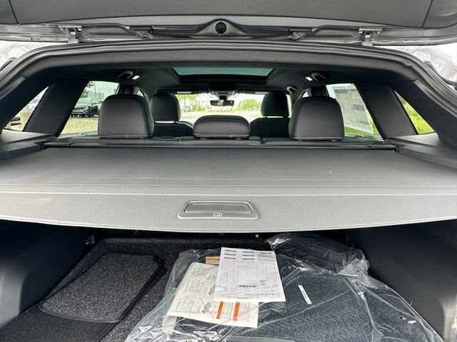 New 2026 Silver Mist Metallic Volkswagen 2.0T SE w/Technology image 18