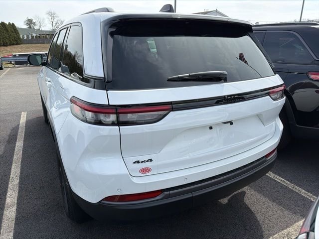 New 2026 Bright White Clear-Coat Exterior Paint Jeep Altitude image 6