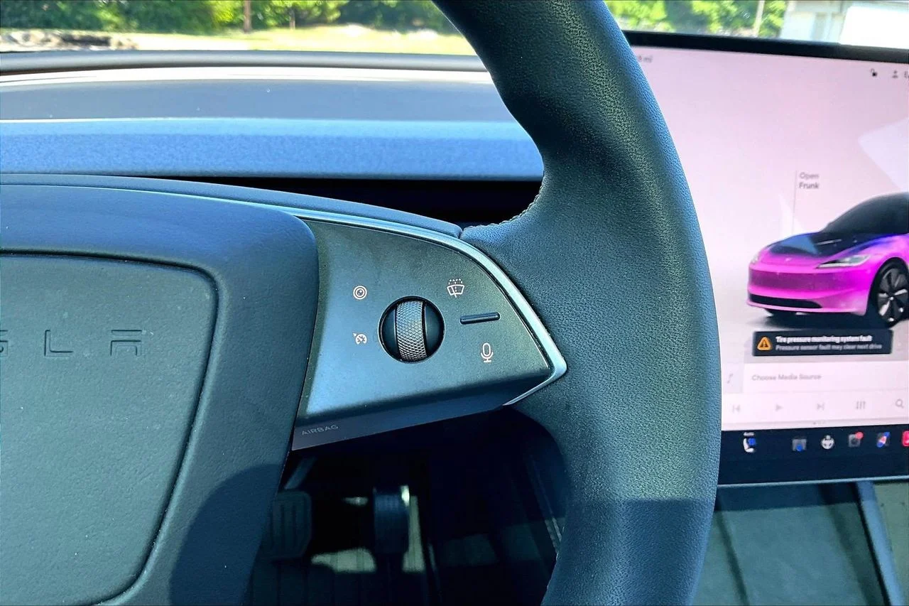 Used 2025  Tesla Long Range image 29