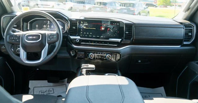 Used 2025 White GMC Elevation image 13