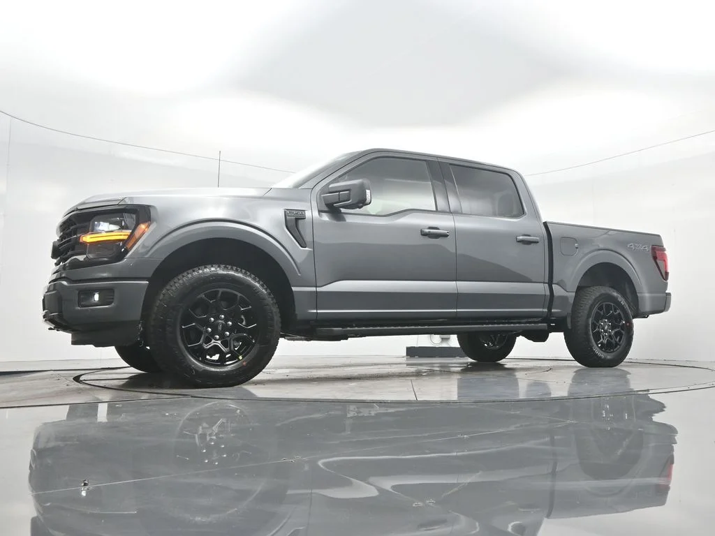 New 2026 Carbonized Gray Metallic Ford XLT image 32