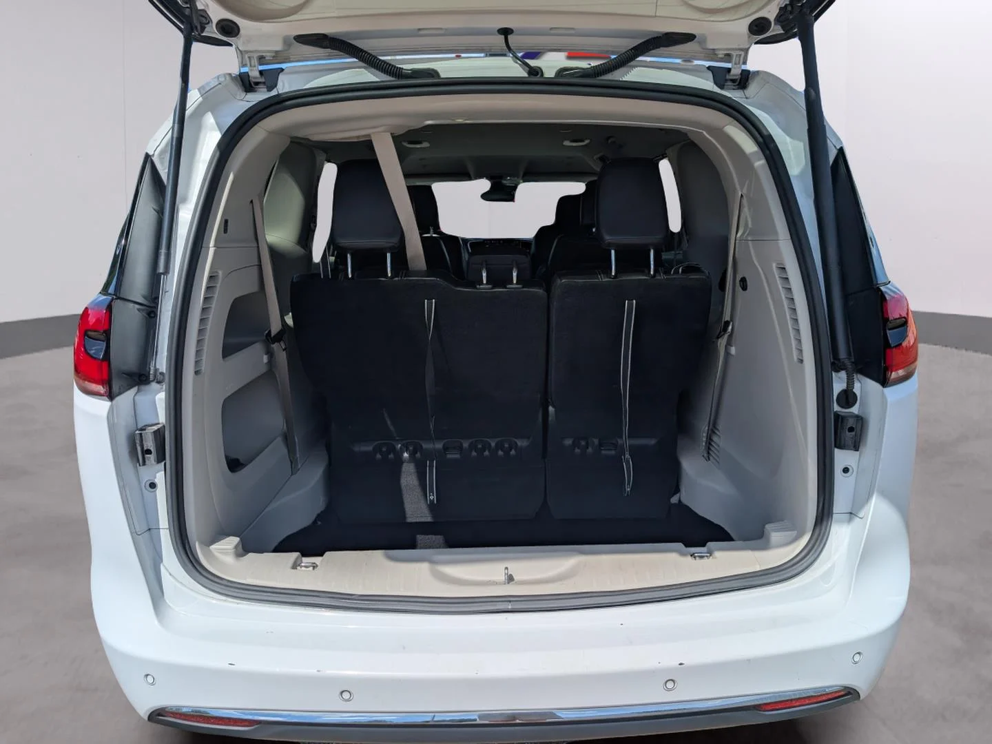 Used 2024 Bright White Clearcoat Chrysler Touring L image 37