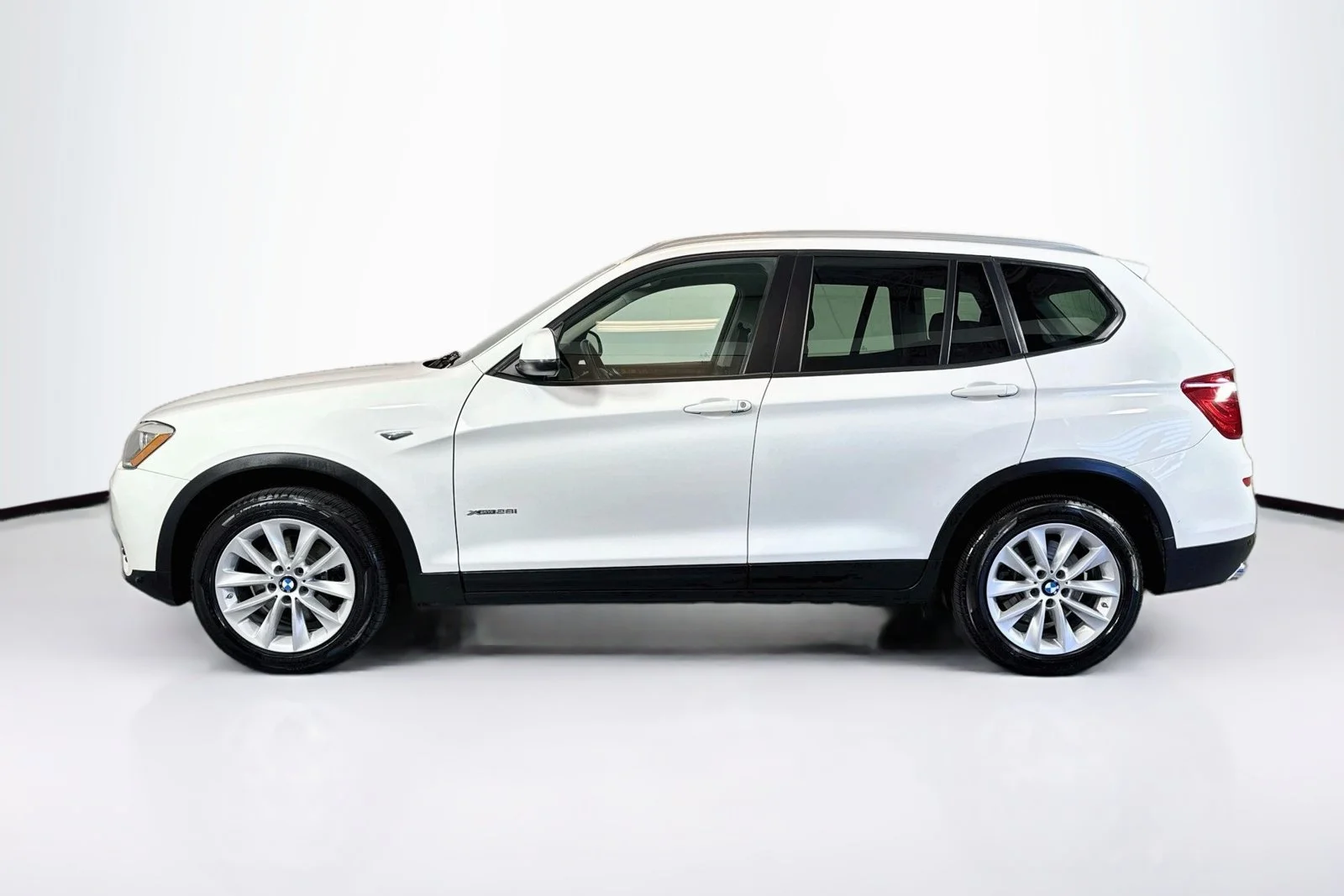 Used 2016 Alpine White BMW xDrive28i image 8