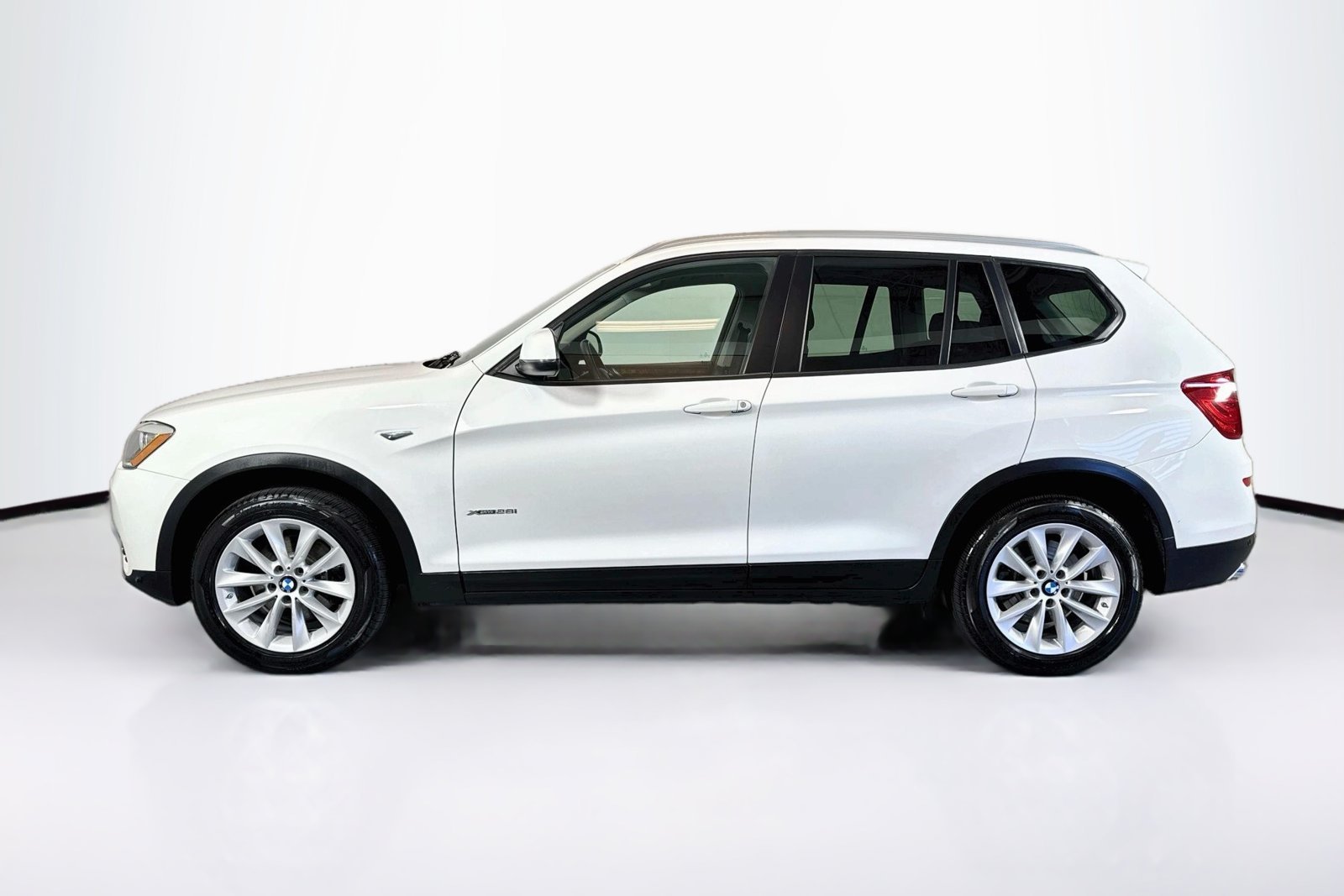 Used 2016 Alpine White BMW xDrive28i image 8