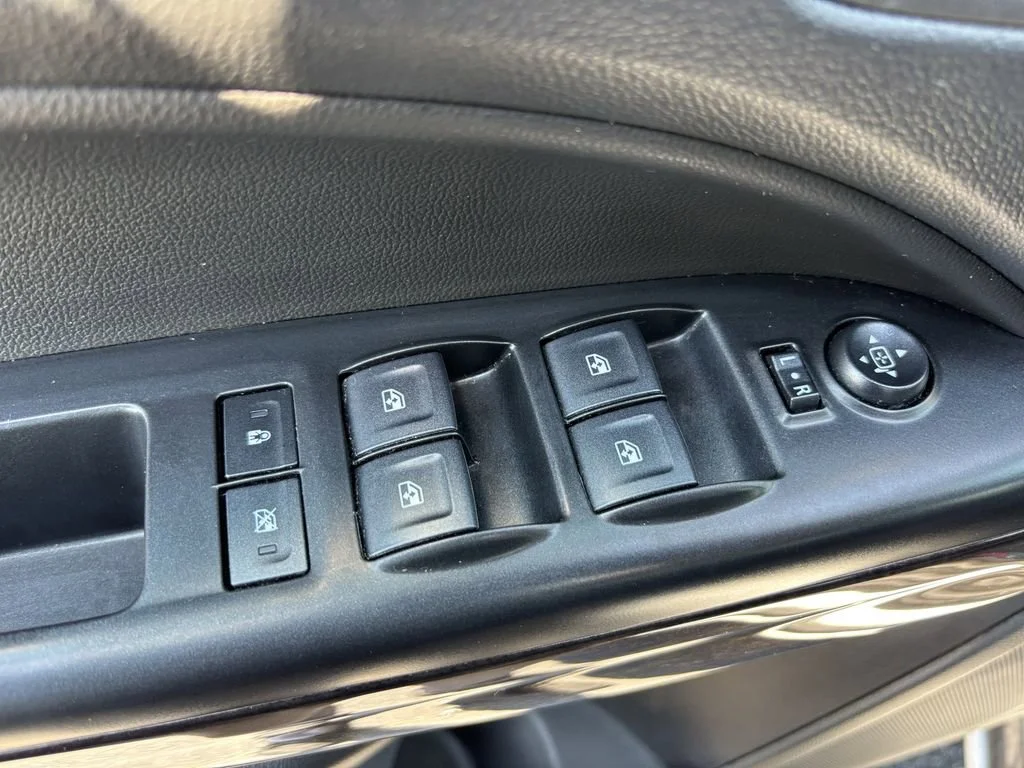 Used 2022 Summit White GMC Elevation image 15