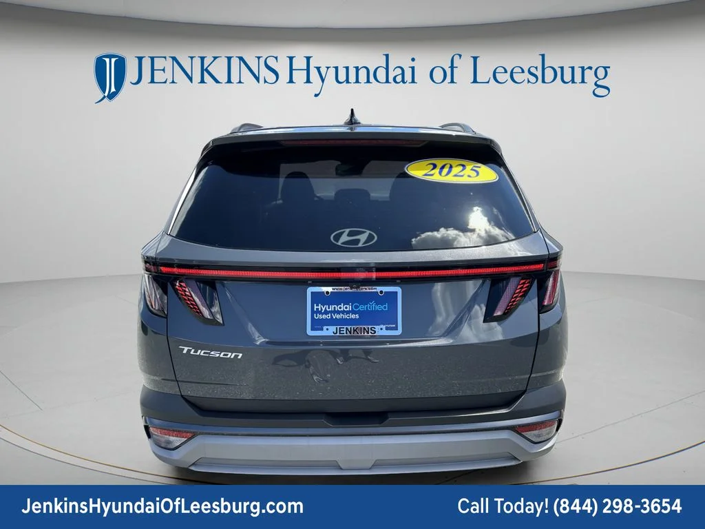 Used 2025 Gray Hyundai SEL Convenience image 6