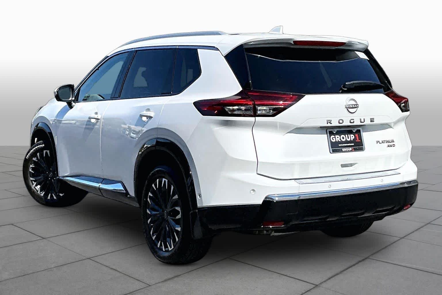 Certified Used 2025 Everest White Pearl Nissan Platinum image 12