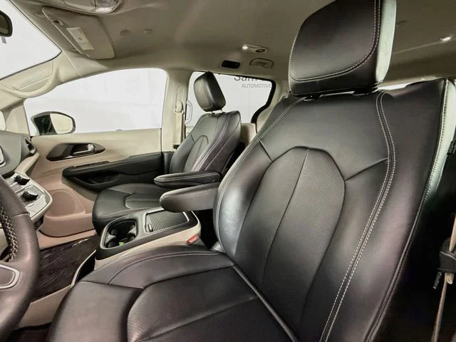 Used 2024 Black Chrysler Touring L image 19