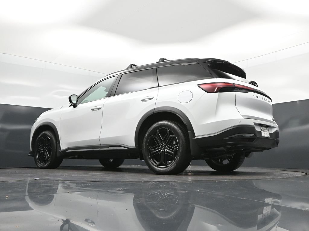 New 2027 2T RAD WHT INFINITI Sport AWD image 42