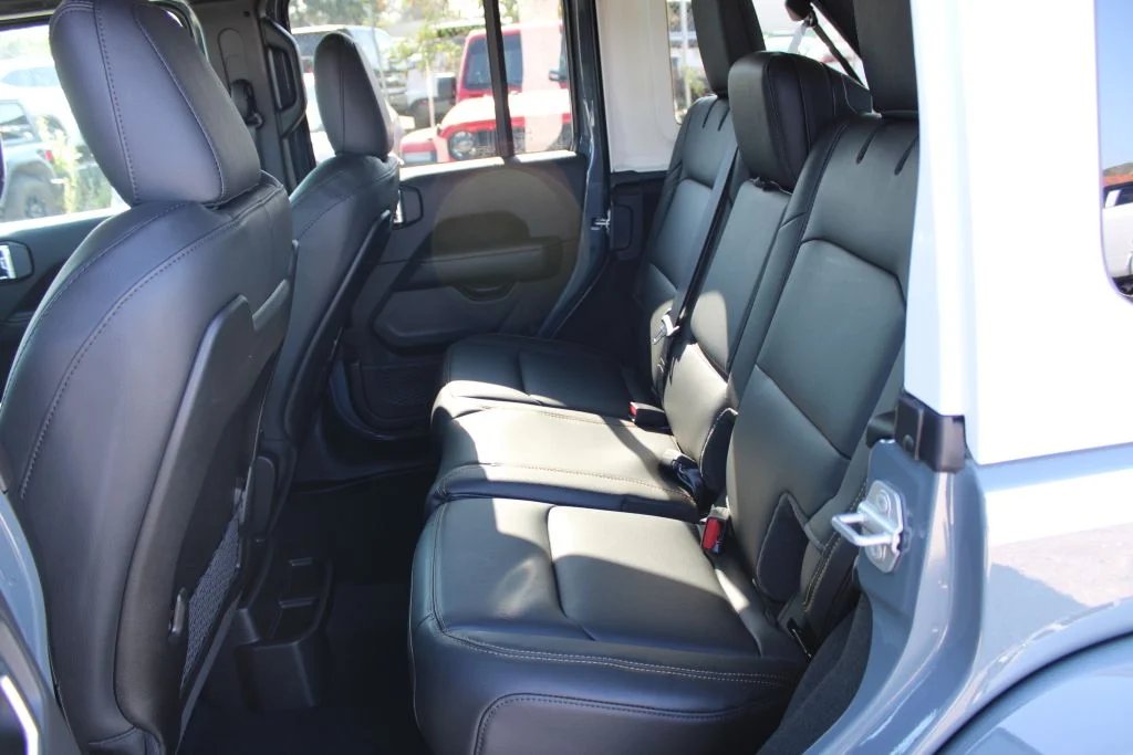 New 2026 Anvil Clear-Coat Exterior Paint Jeep Sahara image 15