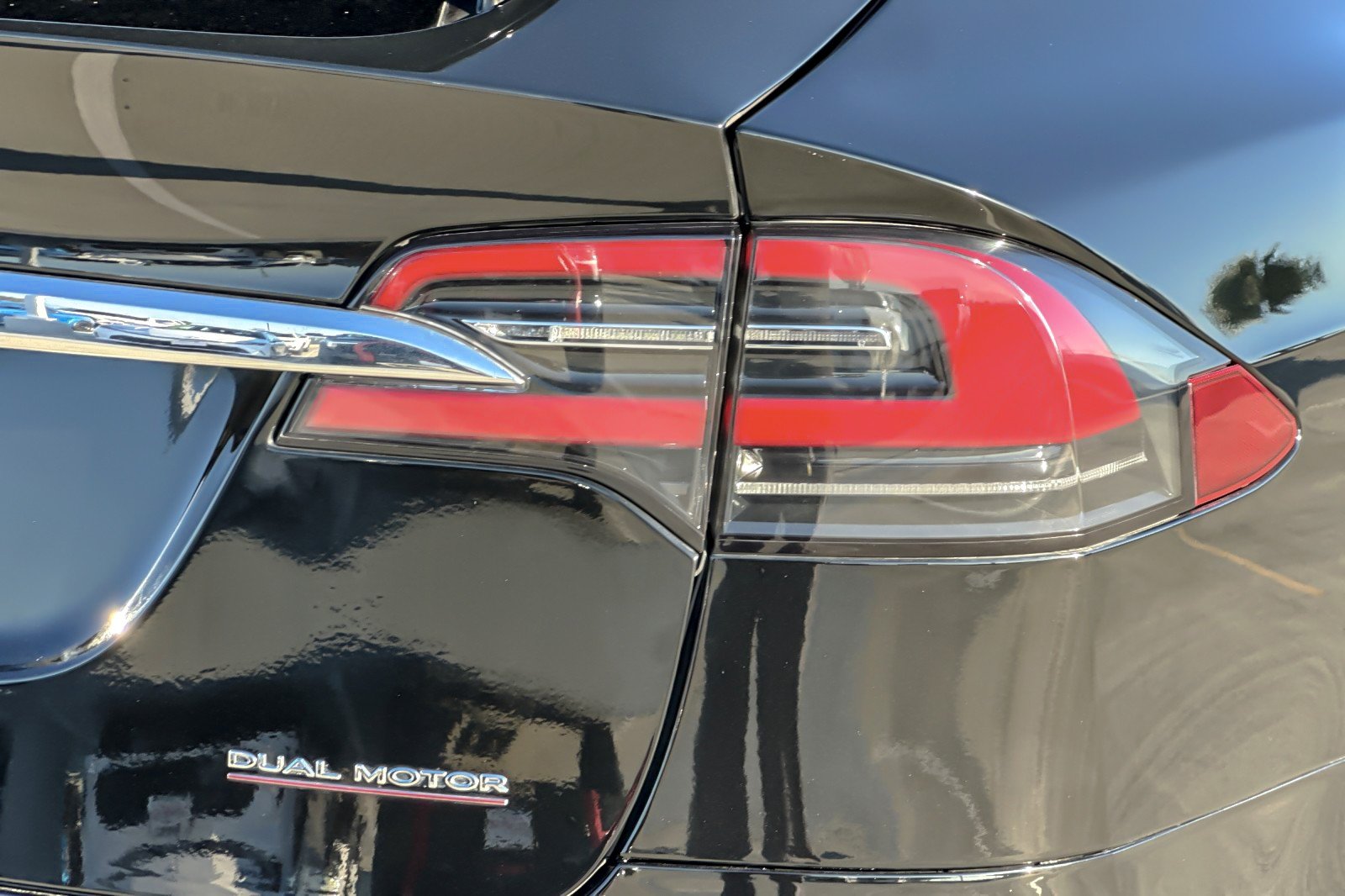Used 2019 Solid Black Tesla Performance w/ Ludicrous image 27