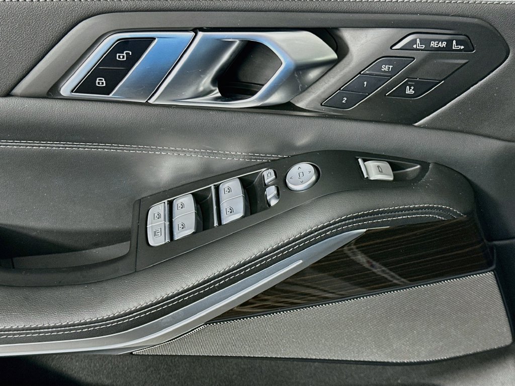 Used 2023 Skyscraper Grey Metallic BMW xDrive40i image 18
