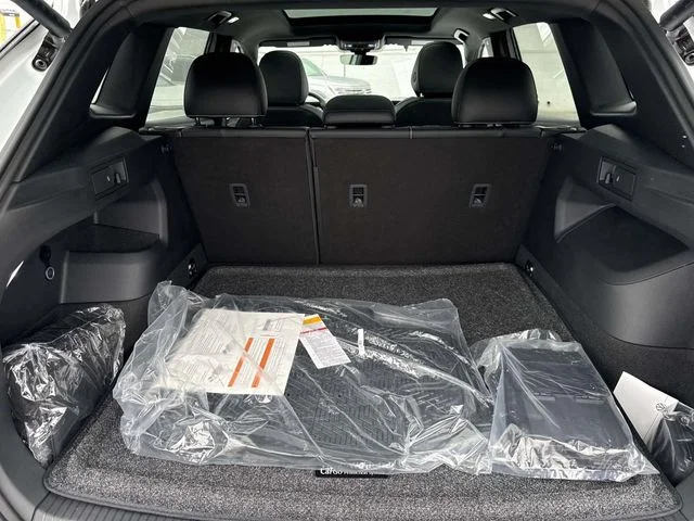 New 2026 White/off-white Volkswagen 2.0T SE R-Line Black image 5
