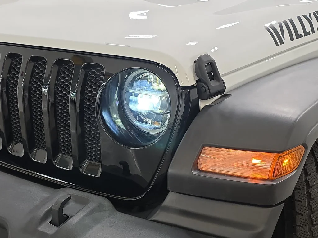Used 2020 Bright White Clearcoat Jeep Unlimited Sport image 30
