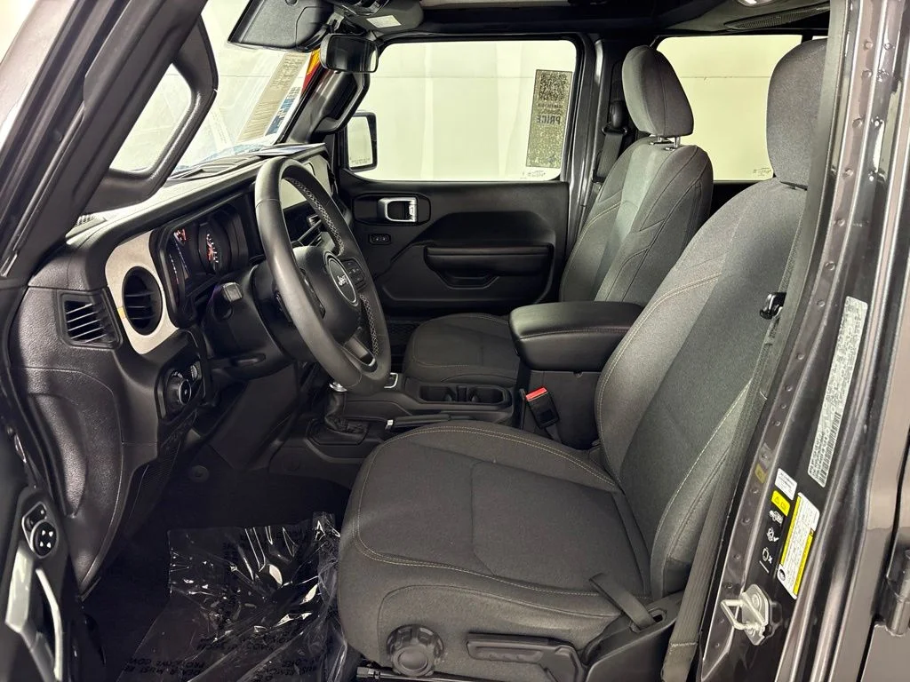Used 2025 Crystal Metallic Jeep Sport S image 23