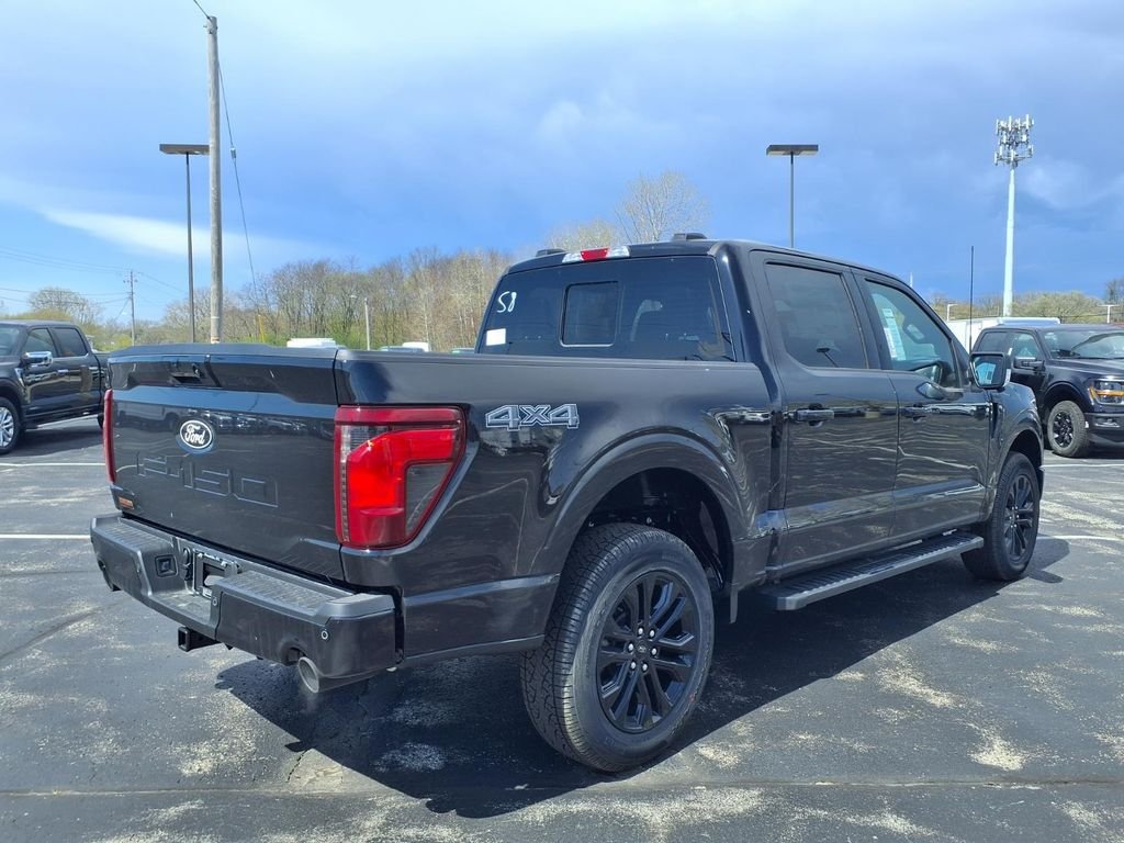 New 2026 Agate Black Metallic Ford XLT image 4