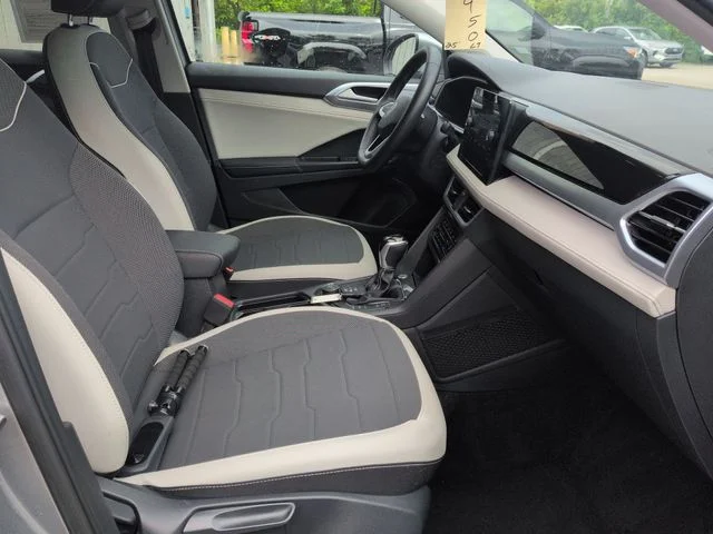 Used 2025  Volkswagen 1.5T SE image 29