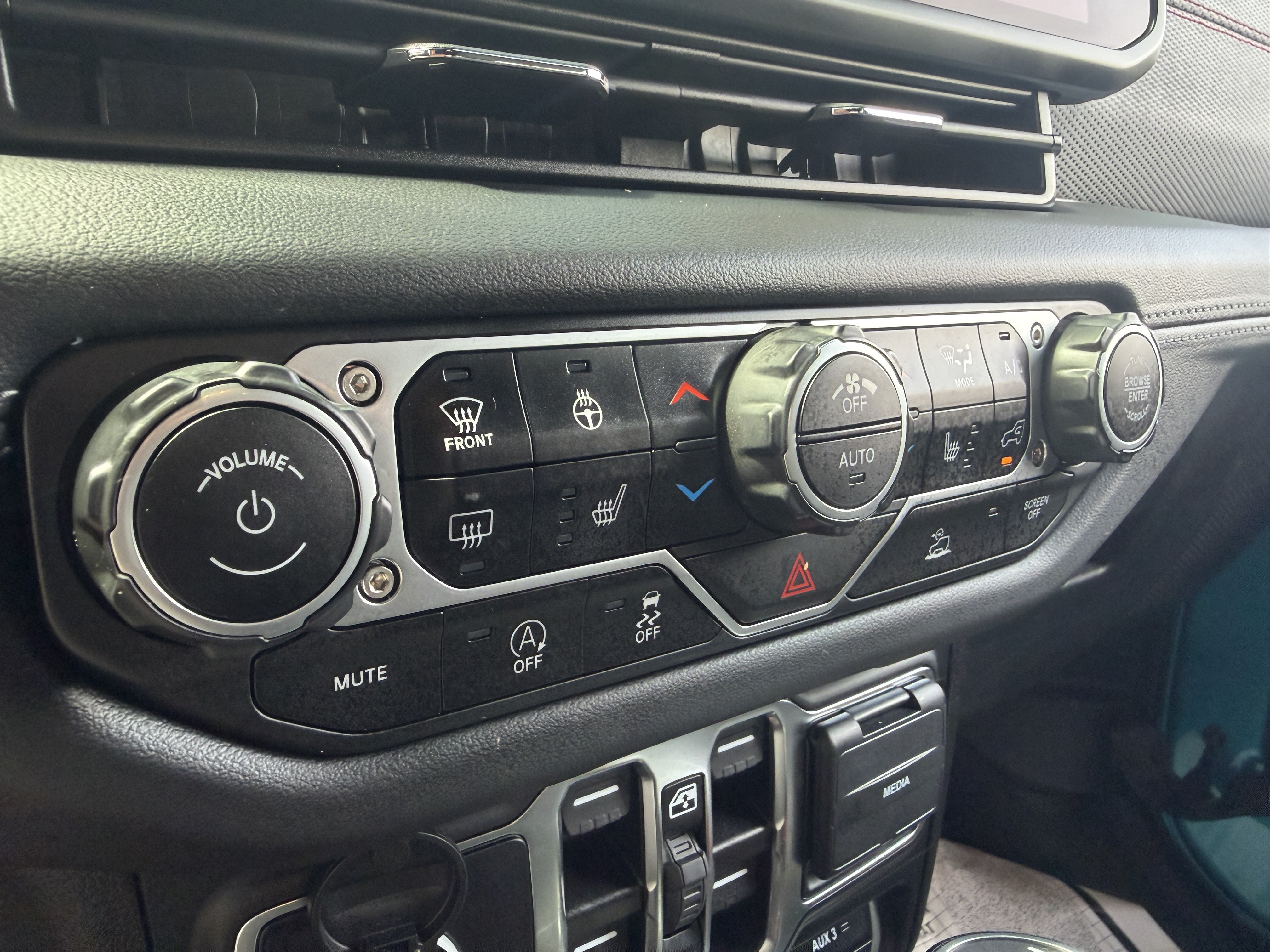 Used 2024 Bikini Pearl Coat Jeep Rubicon image 45