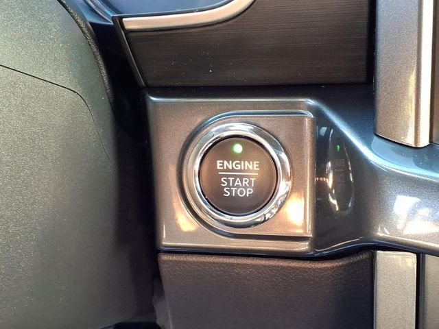 Used 2023 Black Metallic Ford XLT image 28