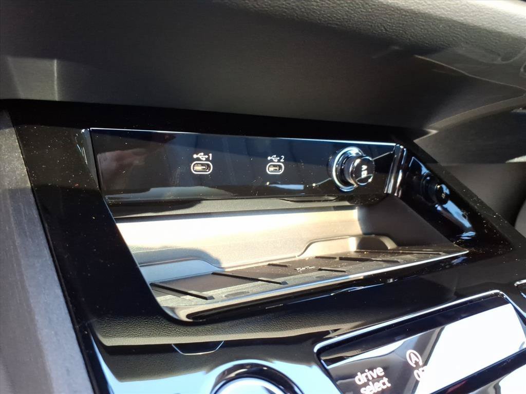 New 2026 Mythos Black Met Audi Premium Plus image 18