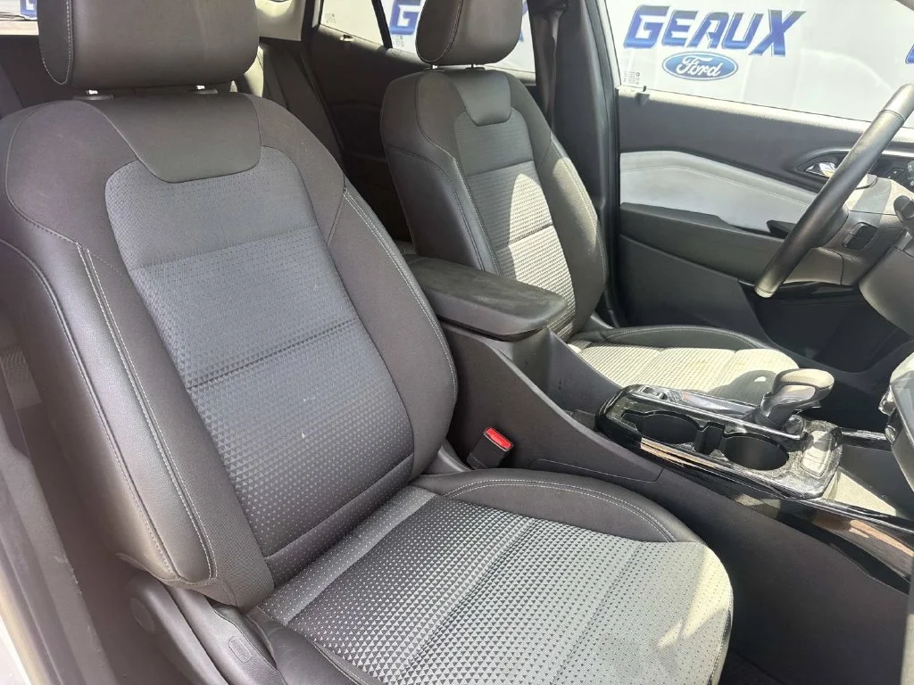 Used 2025 White Chevrolet LT image 14