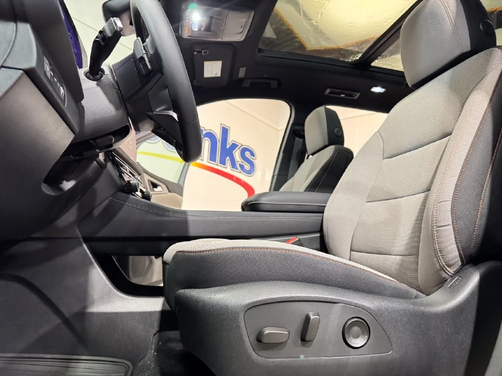 2027 Chevrolet Traverse LT - Photo 8