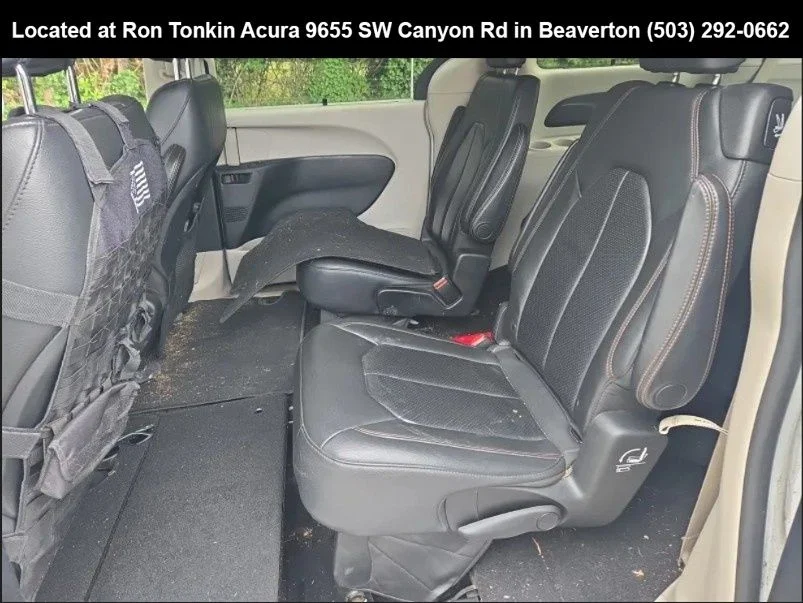 Used 2019 Bright White Clearcoat Chrysler Touring L image 6