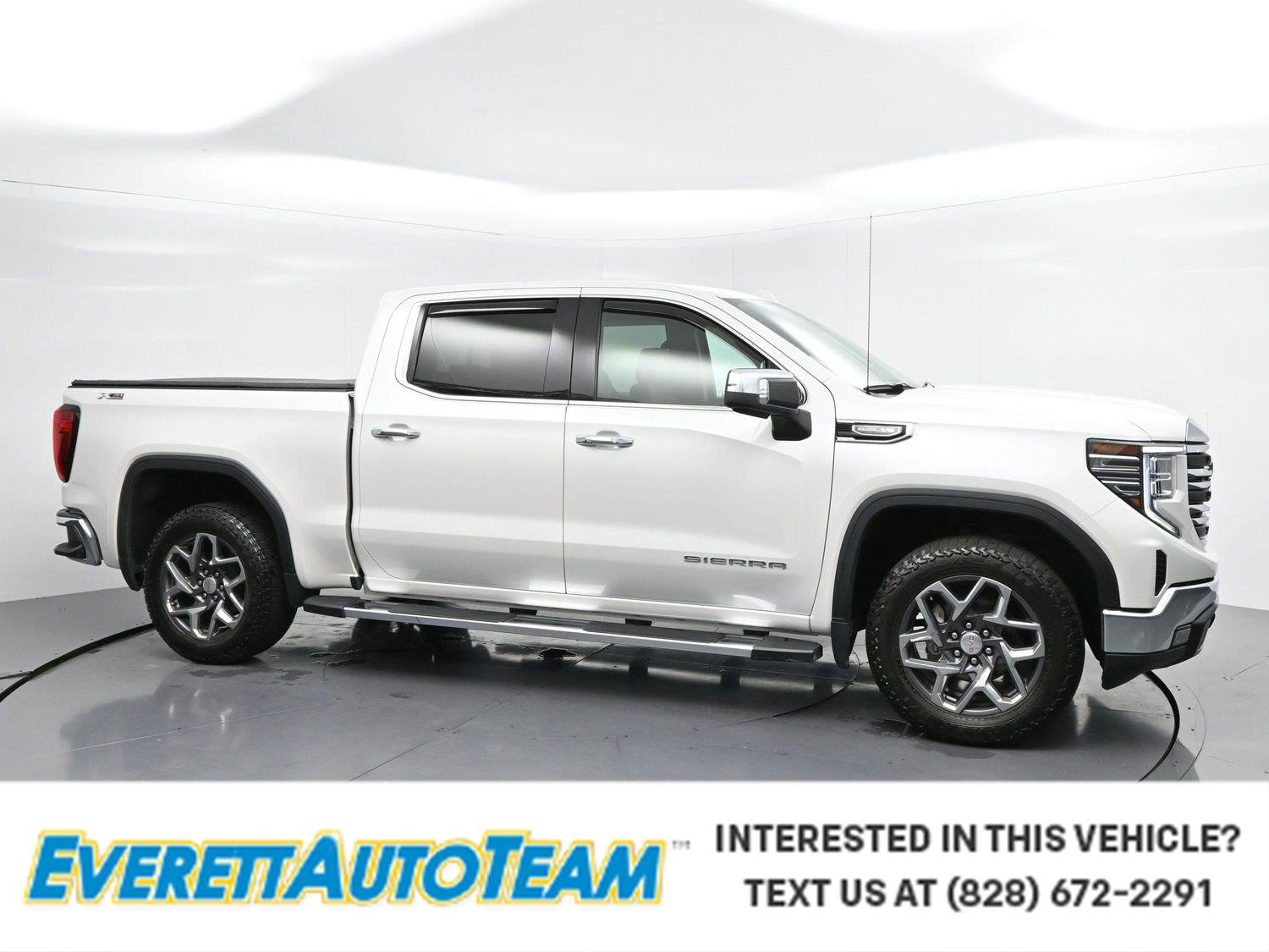 Used 2023 White Frost Tricoat GMC SLT image 1